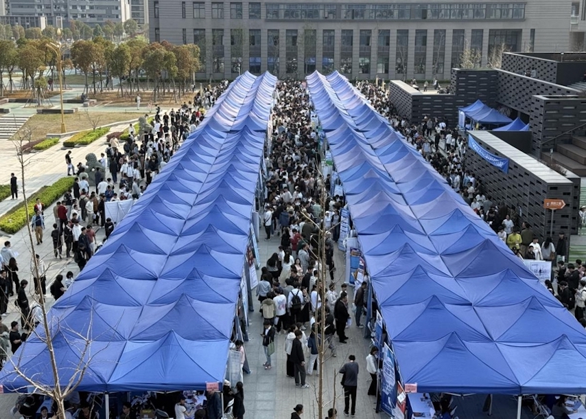 “臨港五校”春招 近四千崗位虛位以待 2025年上海高校畢業生就業實習招聘會今舉行