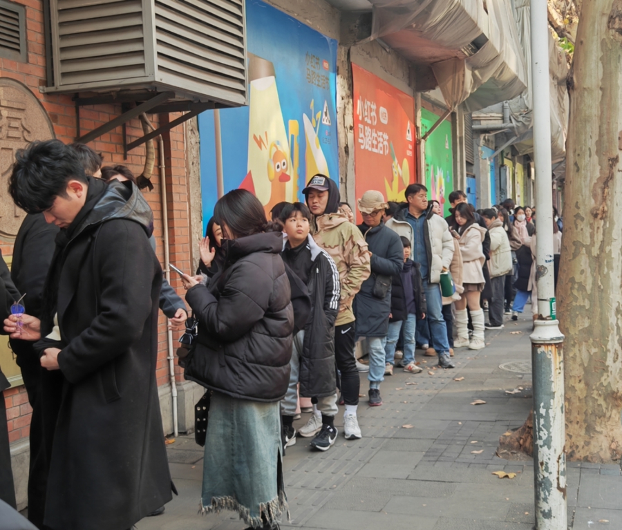新天地大韓民國臨時政府舊址前，購票的韓國游客排起長隊。李寶花 攝.jpg