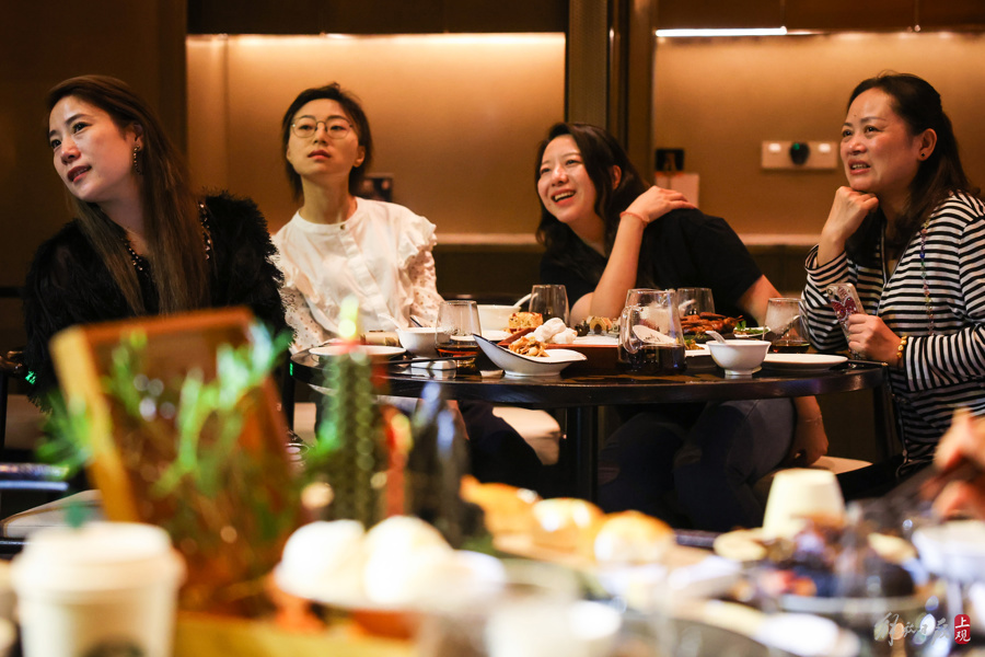 申城節(jié)日線上線下消費(fèi)達(dá)676億元 7天共接待游客1862.25萬人次 線下餐飲消費(fèi)實現(xiàn)同比兩位數(shù)增長
