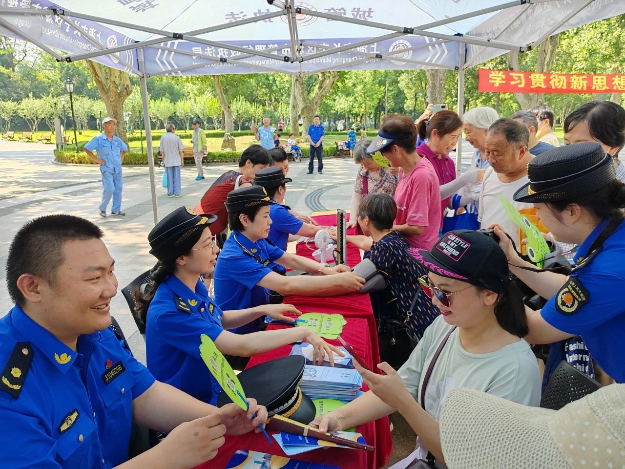 這場(chǎng)開放日活動(dòng)在長(zhǎng)寧10個(gè)街鎮(zhèn)同步開展.jpg