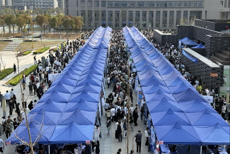 “臨港五校”春季聯(lián)合招聘會在上海電力大學(xué)臨港校區(qū)舉行.png