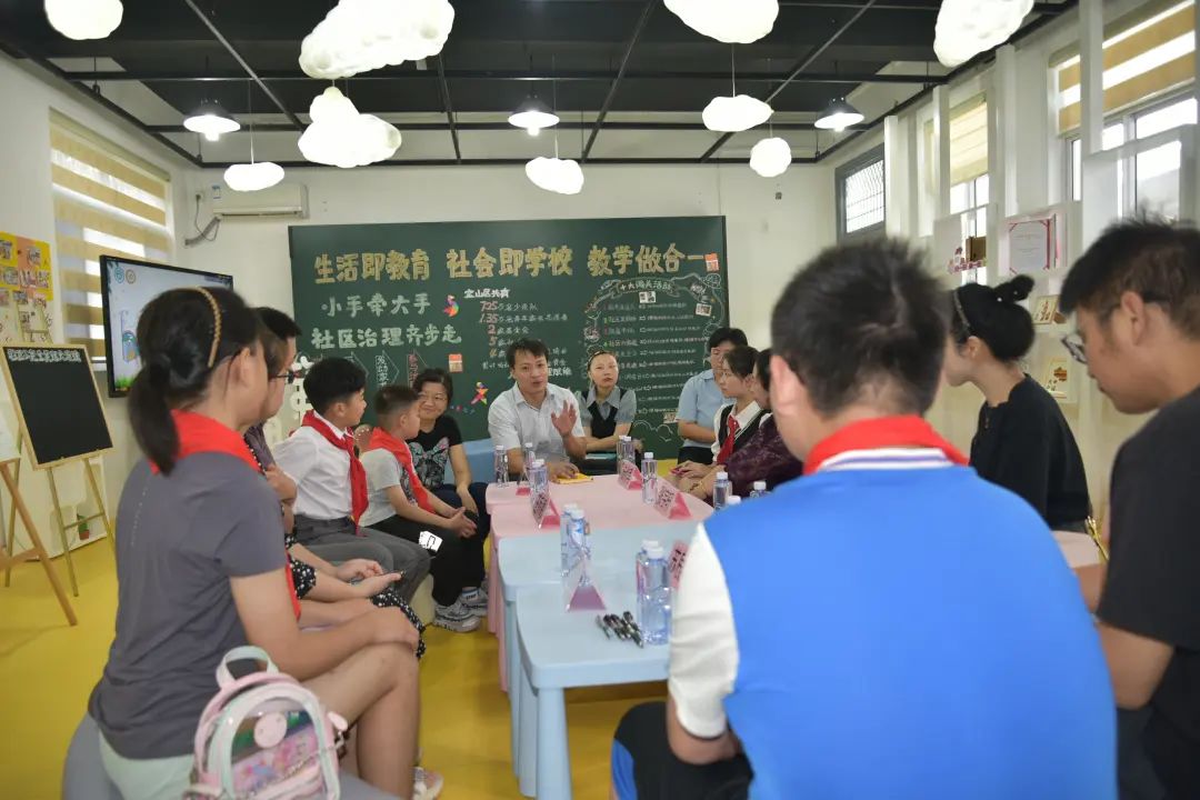 區社區治理學院“小手拉大手”活動.jpeg
