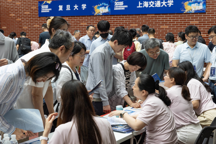 高考“知分知位”后如何精準填志愿 線下志愿填報咨詢會舉行 轉專業、繼續深造機會等受關注